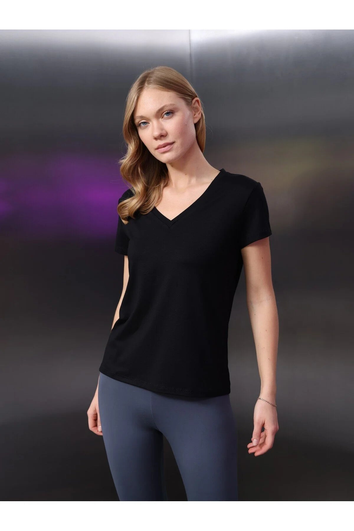 Kadın V Yaka T-Shirt