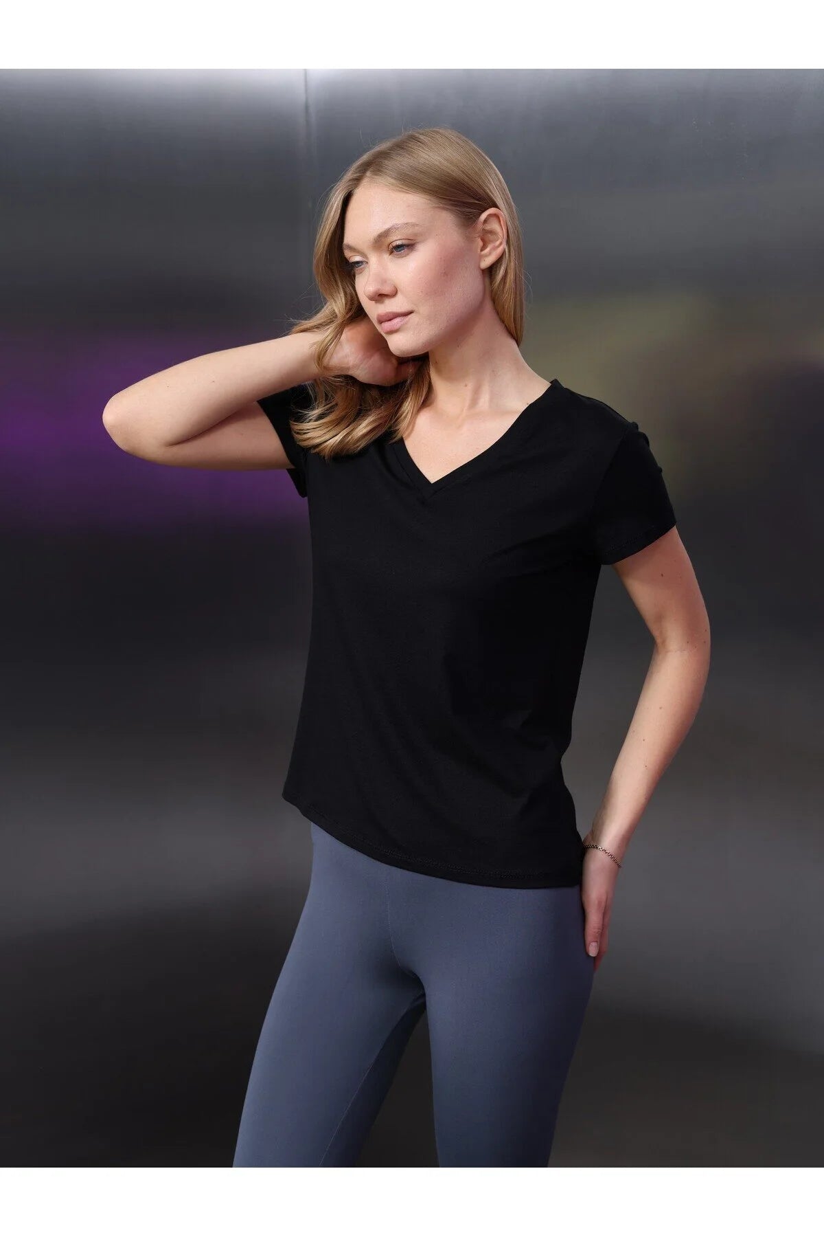 Kadın V Yaka T-Shirt