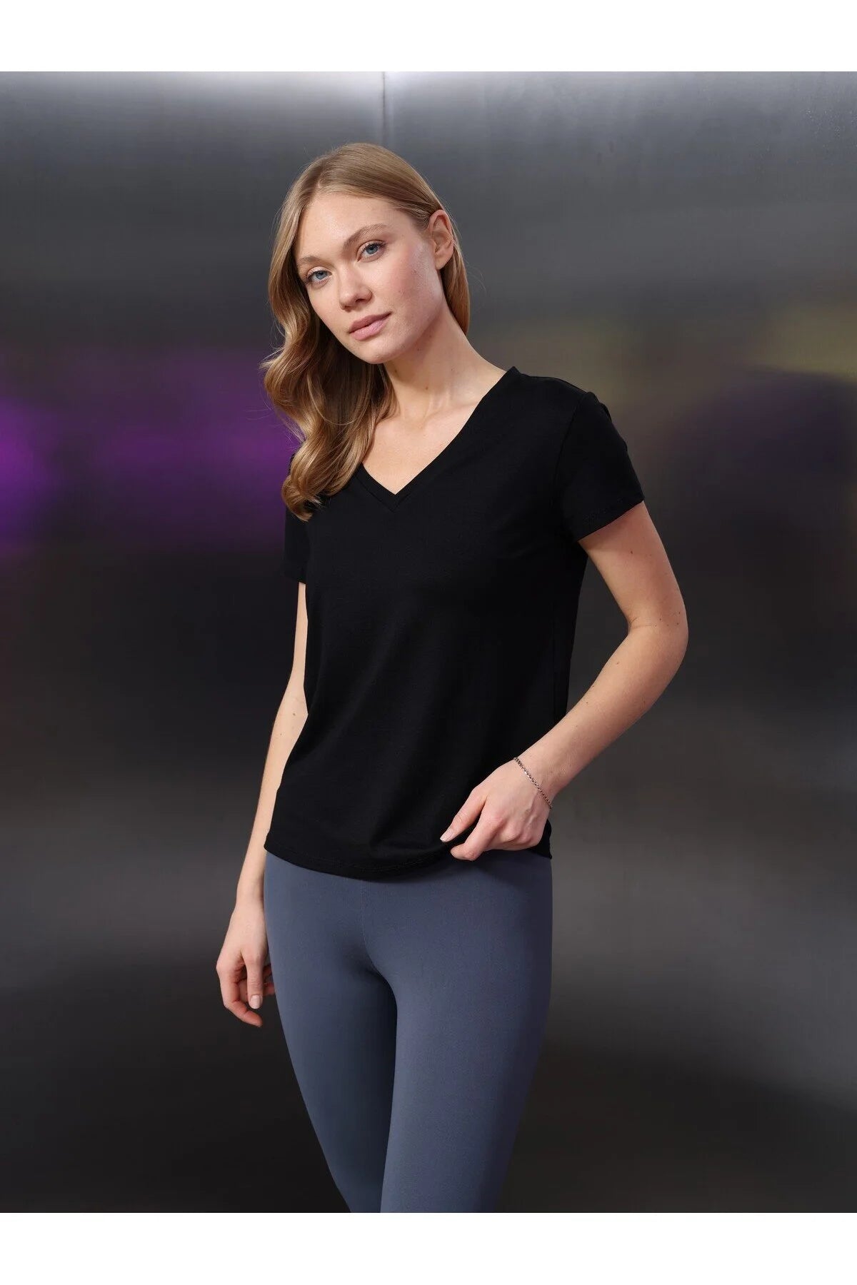 Kadın V Yaka T-Shirt